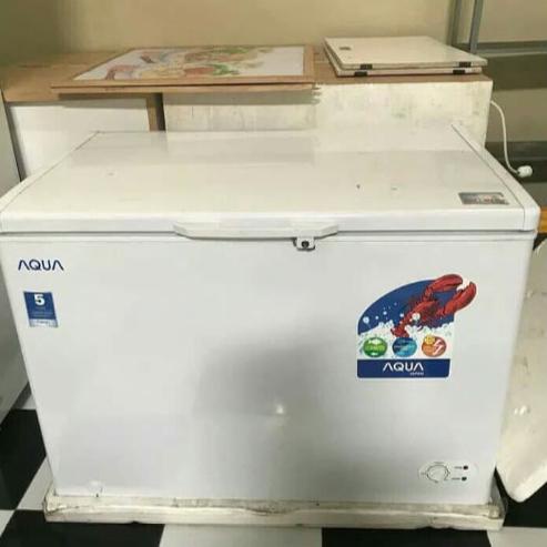 Chest freezer deals aqua 300 liter