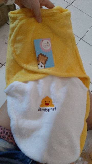 Swaddle fleece Bedong instan import lembut