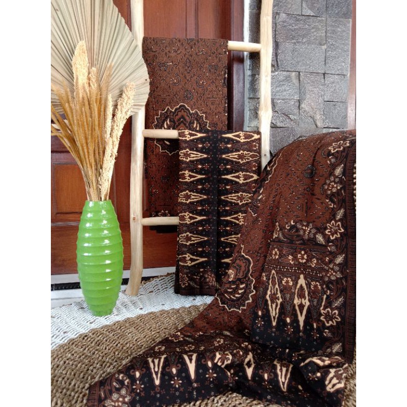 Sarung batik tradisional LAR GURDA