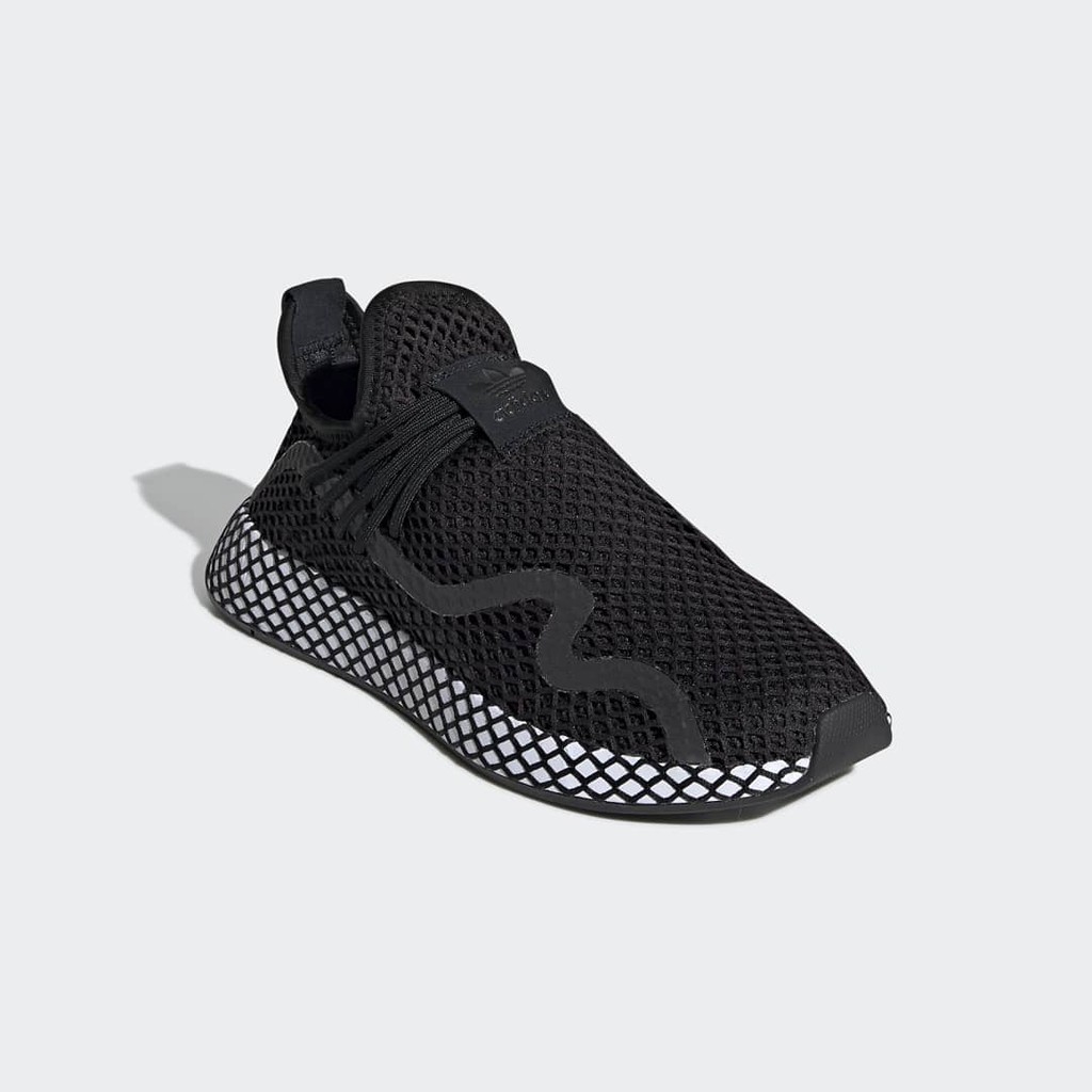 deerupt black and white