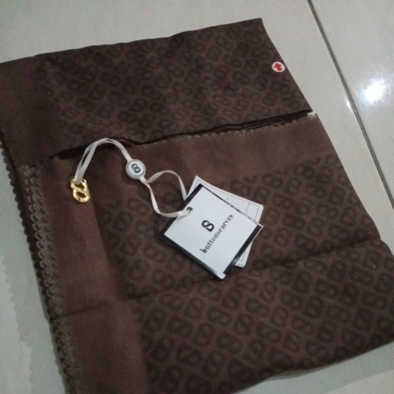 Buttonscarves tapis ginger bread voal