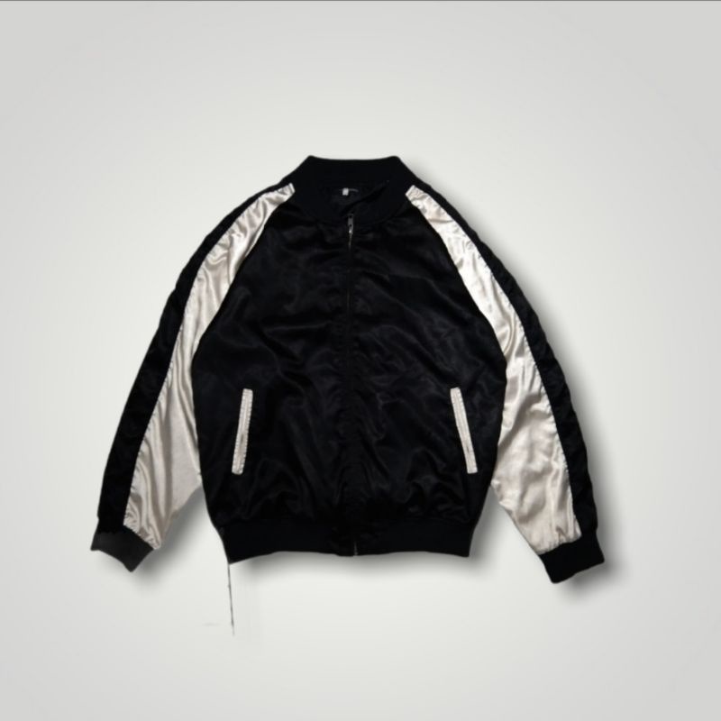 VARSITY BLACKANDWHITE SUKAJAN POLOS SECOND BRANDED BERKUALITAS SIZE M FIT L