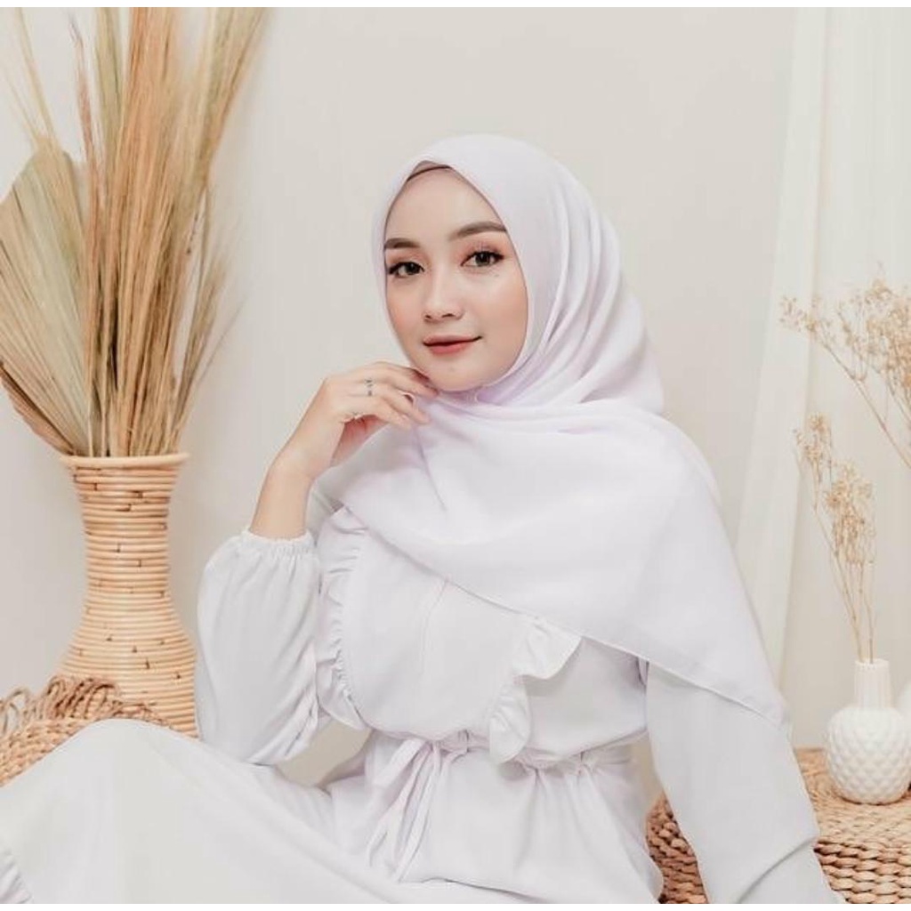 Bella square hijab segi empat