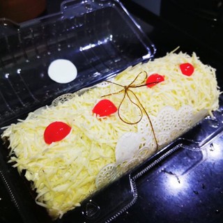

roll cake coklat dengan toping keju bolu gulung enak
