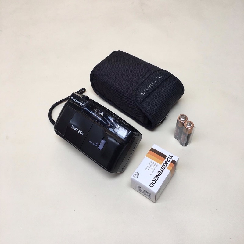 kamera analog 35mm OLYMPUS TRIP 201 + roll film TUNGSTEN 200 + battery