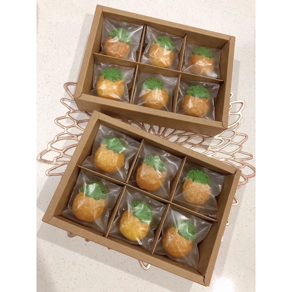 

Hampers Natal - Premium Nastar dalam box (LARGE)