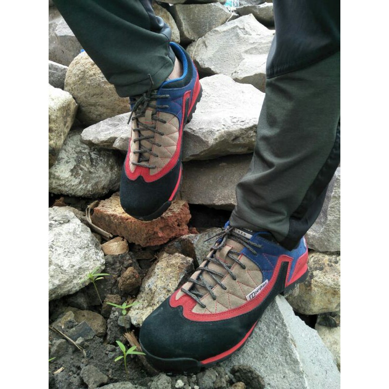 Sepatu gunung berghaus- sepatu hiking- sepatu outdoor sport berghaus sol vibram size 44