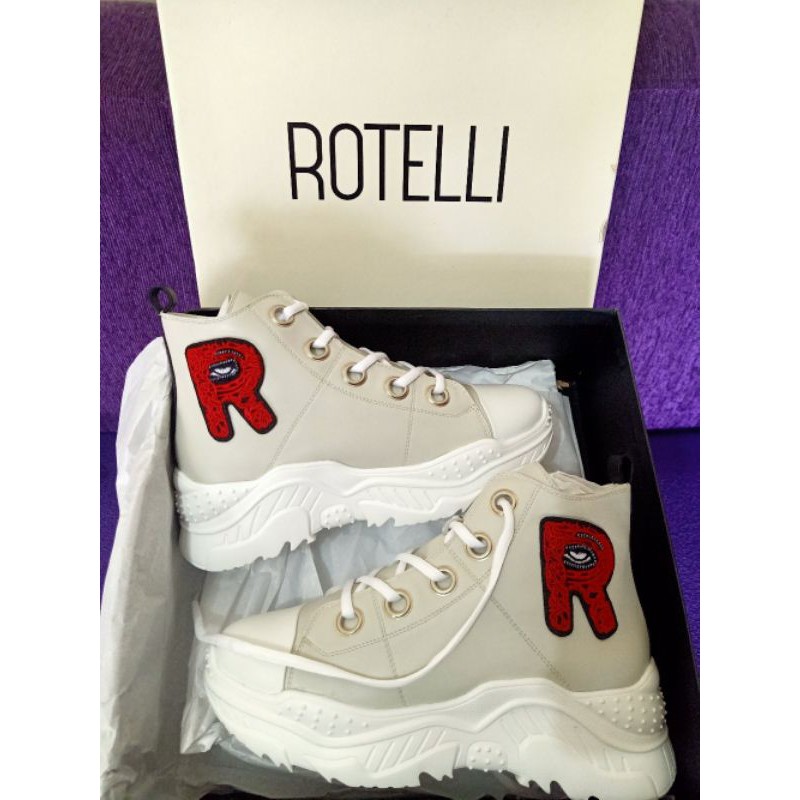 Sepatu Rotelli
