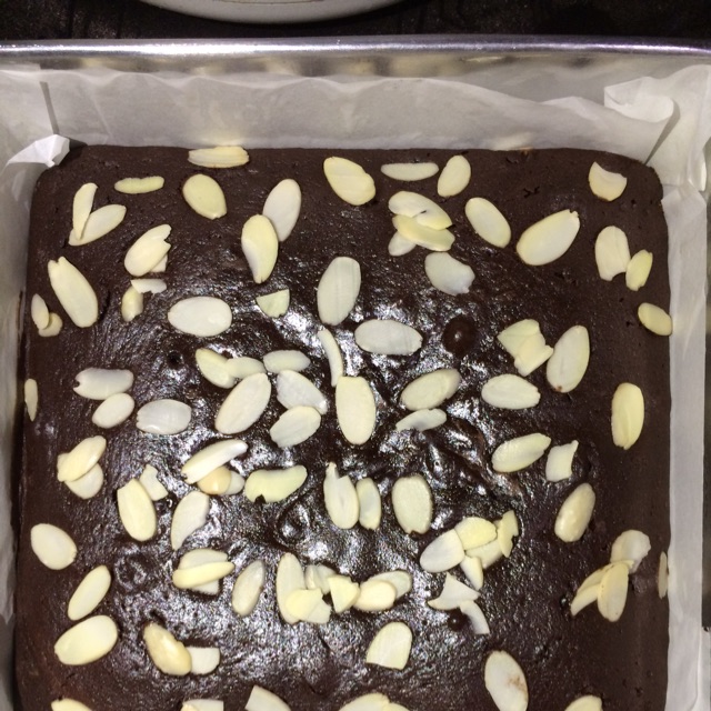 

Almond Double Choco Brownies 20 x 20 cm