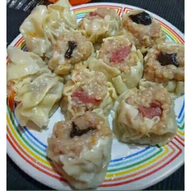 

Dimsum siomay ayam besar toping smoke beef, wortel, salmon, jamur