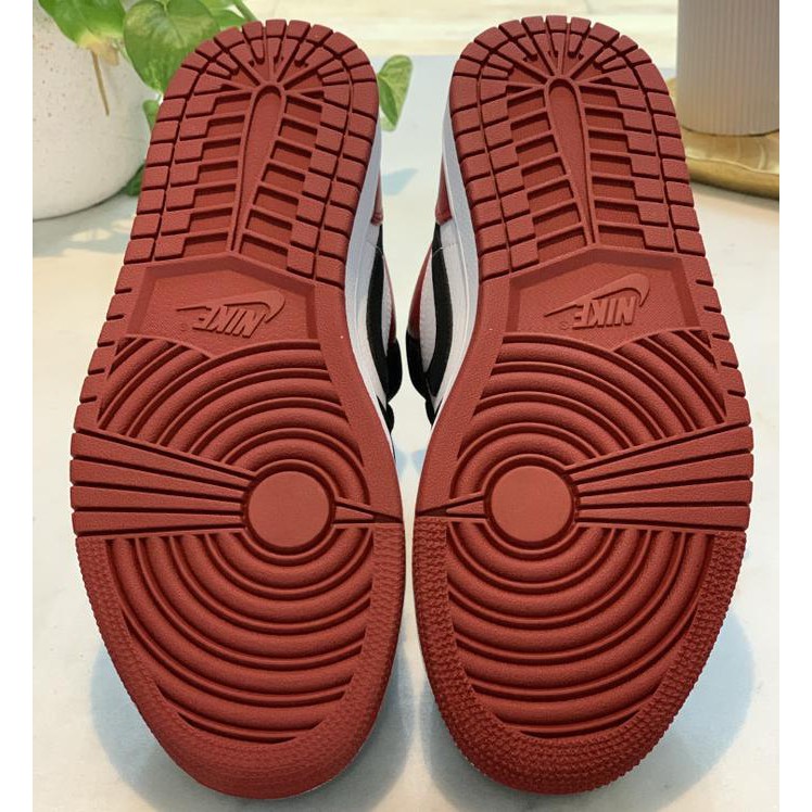 Sneakers Pria Air Jordan Aj 1 Retro Low Black Toe 553558-116 Original Malikaikha