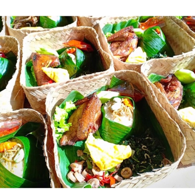 

Nasi Besek / Nasi Kotak / Besek Bambu
