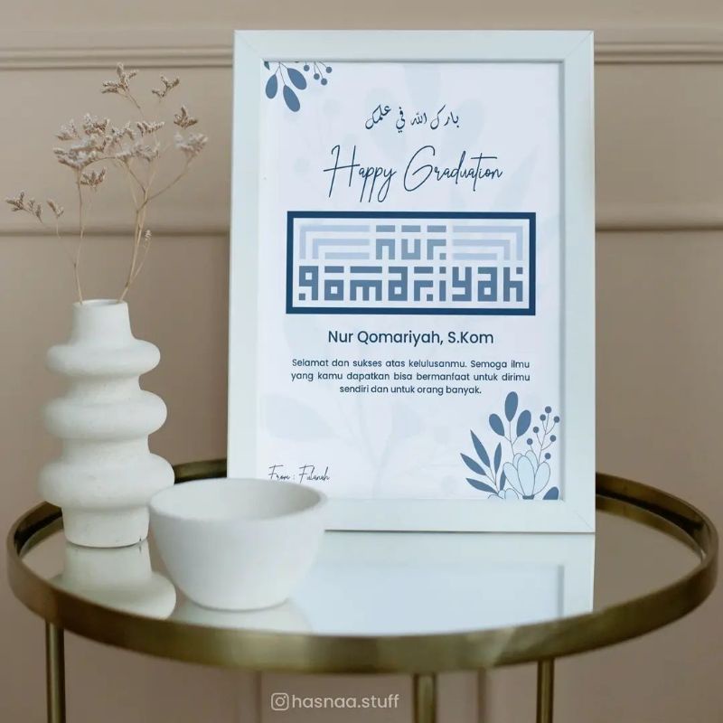 

Kufi Gift Box | Hadiah Wisuda | Hadiah Graduation / Hiasan Dinding