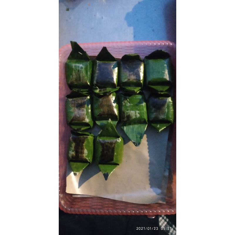 

Lemper Isi Ayam (Ukuran Besar)