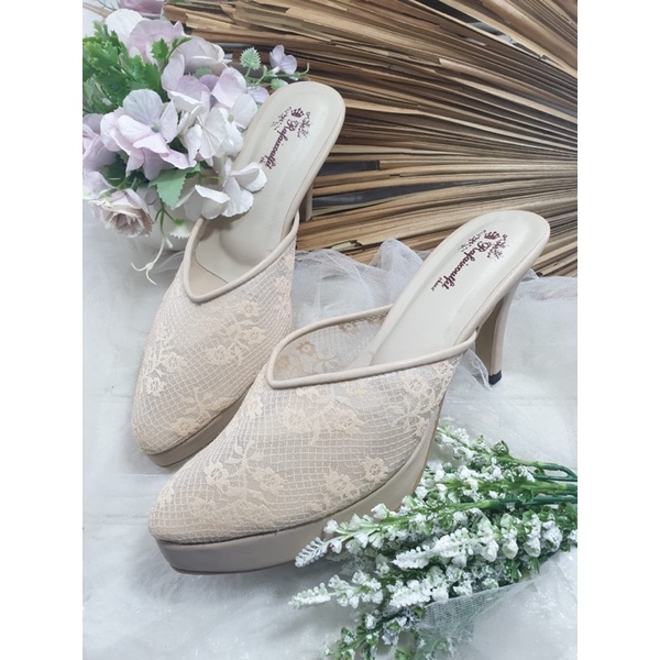 sepatu v cream johana tnggi 9cm lancip