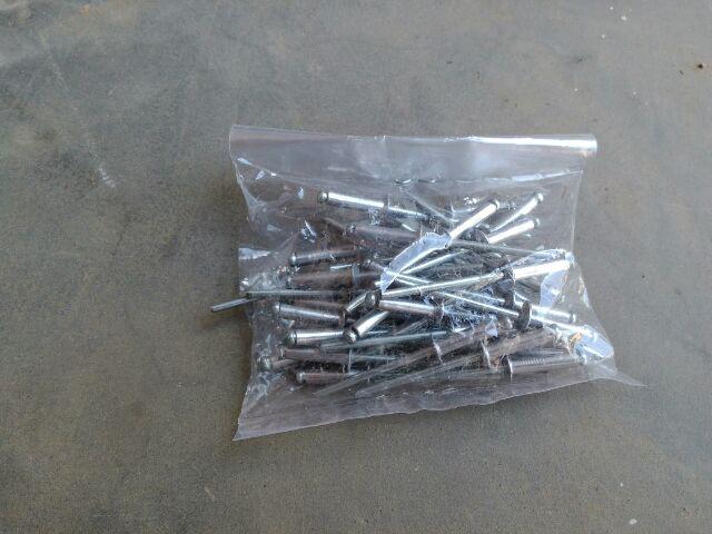 Paku Rivet 435