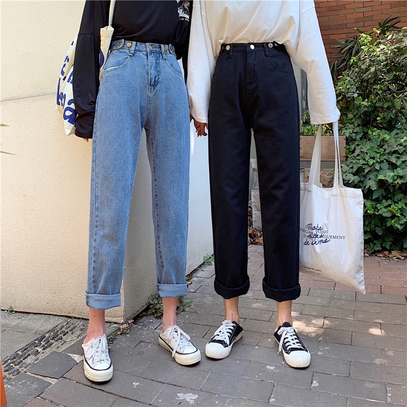 Celana Jeans Model High Waist Longgar Warna Biru Putih Celana Jeans Model High Waist Longgar Warna Biru Putih