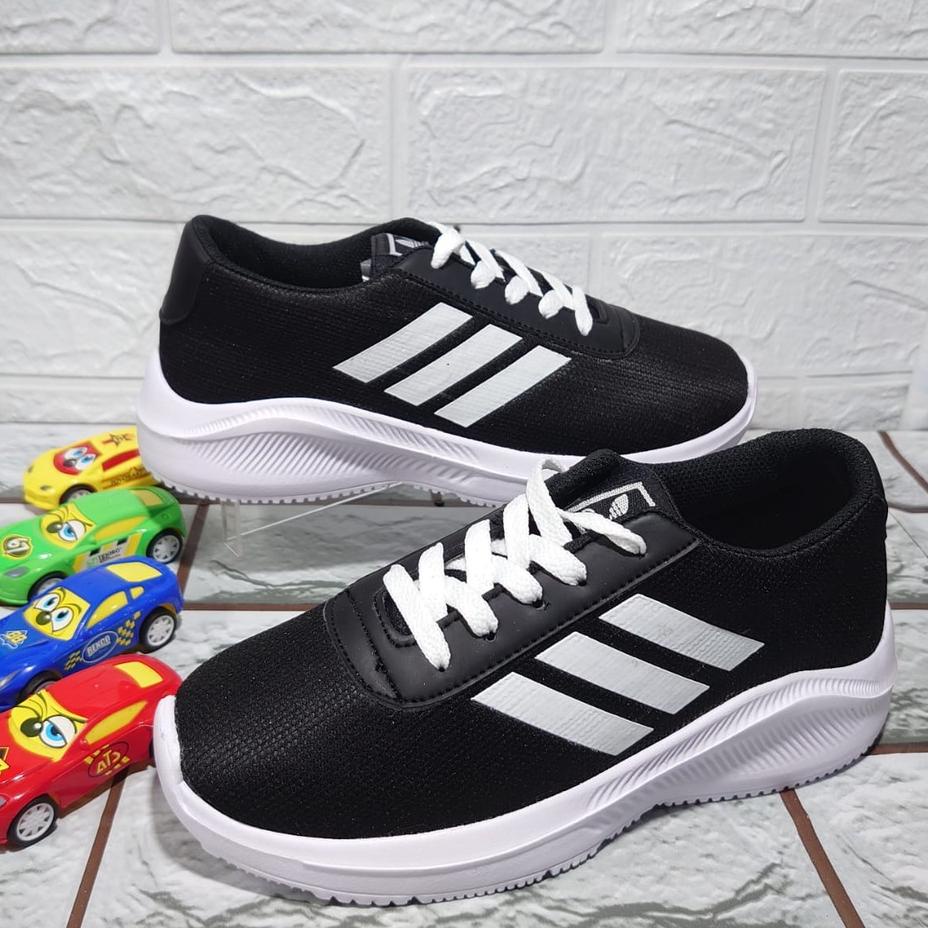 Terlaku... SEPATU SEKOLAH  SEPATU ADIDAS HITAM POLOS REKAT SEPATU ANAK SNAEKERS CASUAL RUNNING SPORT