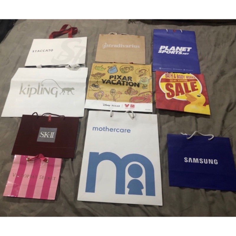 

Paperbag Branded banyak merk original 100% masih bagus