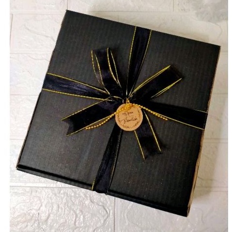 GIFT BOX WEDDING SARUNG+MUKENA BLACK SERIES/ KADO PERNIKAHAN