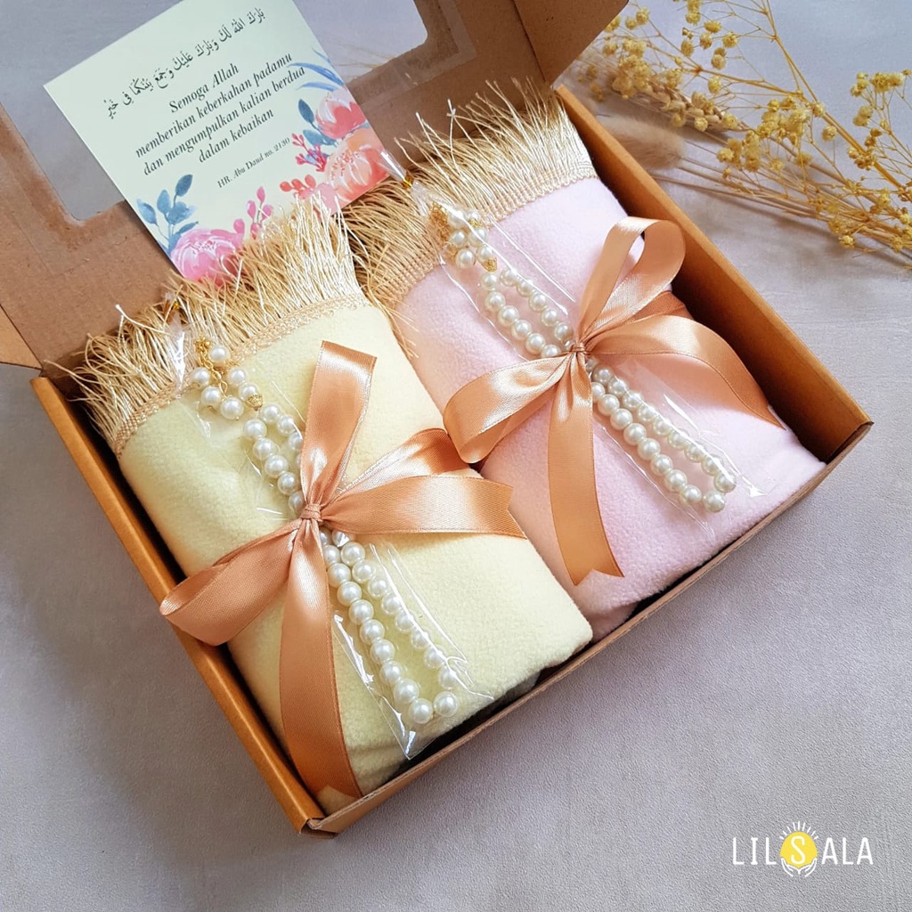 [BFL2] Sajadah Waterproof Wangi Polos Lembut Halus Free Tasbih Mutiara 33 Kado Pernikahan Hampers Wedding Tahlilan Kado Cewe Lebaran Hampers Lebaran/ Hampers Ramadhan