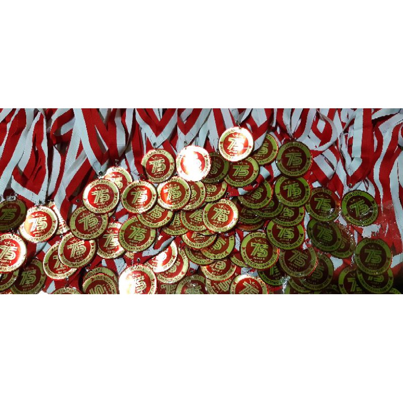 Medali custom/medali kuningan/medali wisuda/medali murah/medali resin