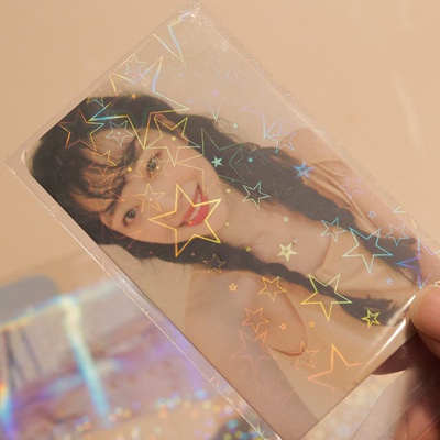 50pcs Transparan Laser Card Sleeves Flashing Card Film Seal Hologram Pelindung Untuk Kpop idol Photocard Game Card Bags