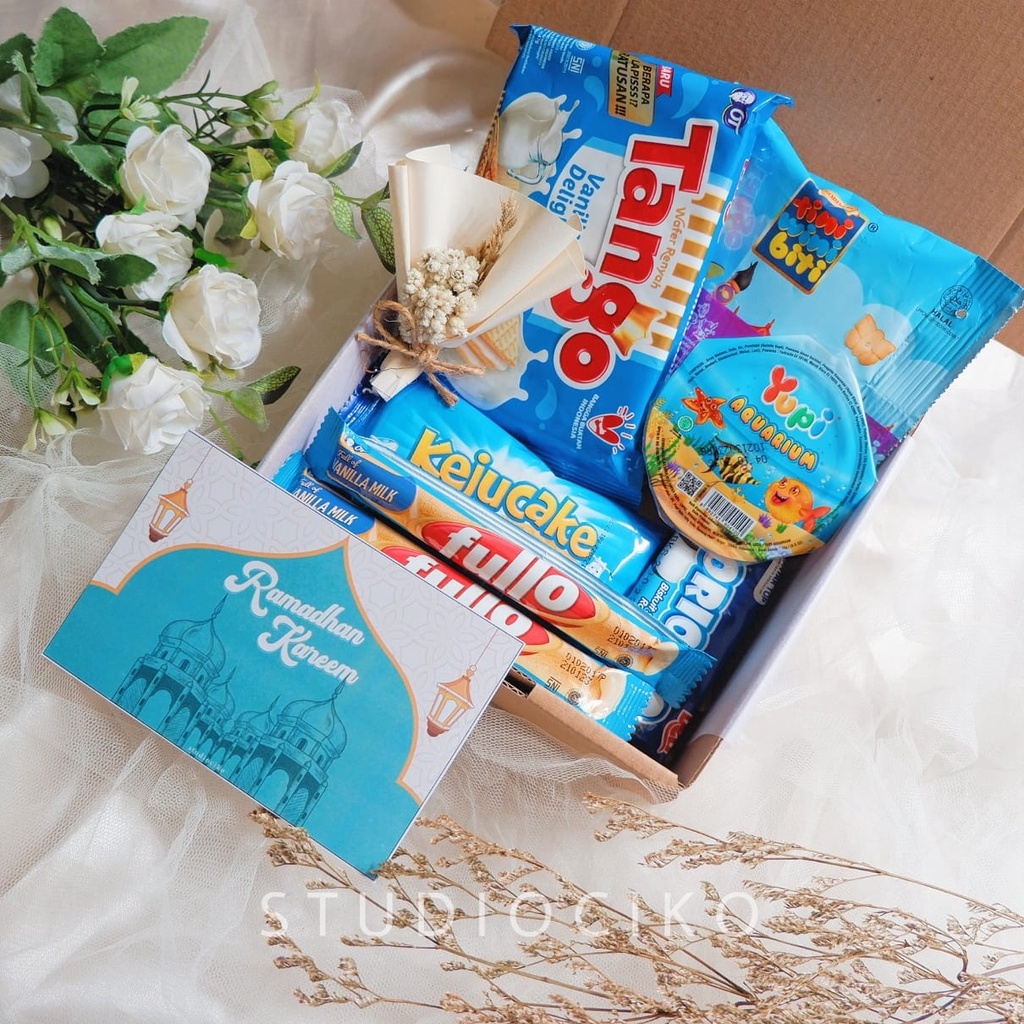 Hampers Snack Box Wisuda Kado Ulang Tahun Cewek Cowok Gift Box Birthday Wedding Graduation Parcel Parcel Snack Hadiah Natal dan Souvenir Ulang Tahun by Studiociko