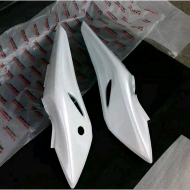 body belakang Ninja rr new putih sepasang original