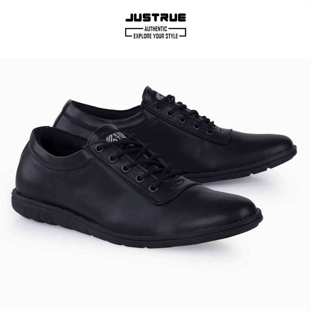 Sepatu Sneakers Formal Pria Hitam 174