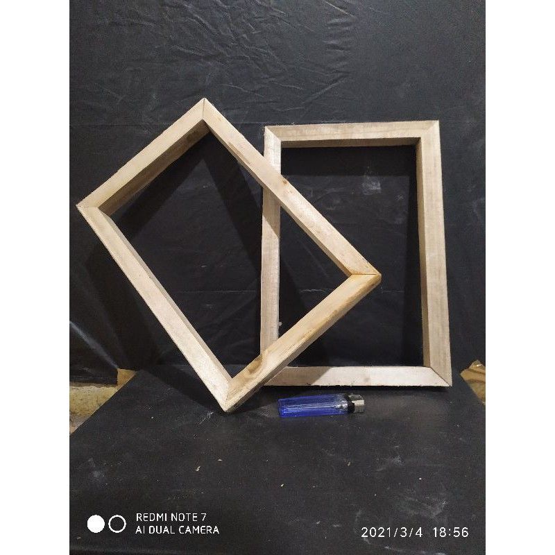 

SPANRAM FREM KAYU UKURAN 20×30CM BAHAN PINUS