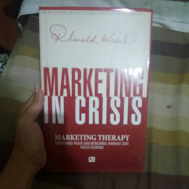 Buku Marketing In Crisis by Rhenald Kasali