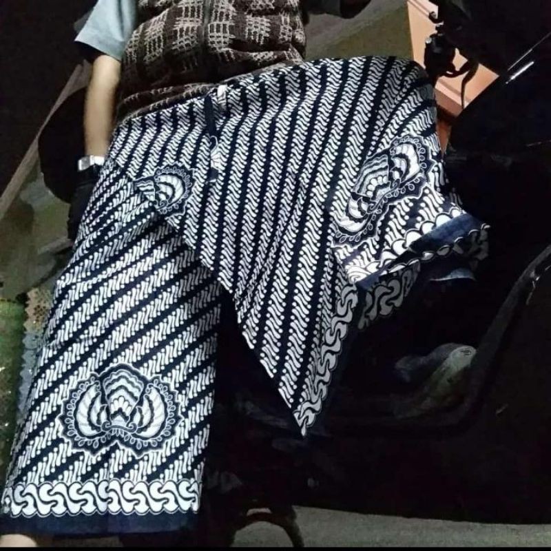 SARUNG CELANA BATIK motif parang