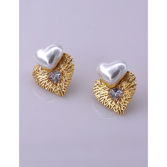 LRC Anting Tusuk Fashion Golden Heart Shaped Zircon Pearl Earrings K09565