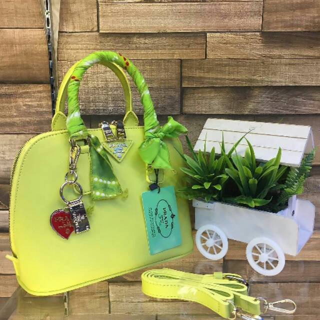 TAS PRADA IMPORT//FREE SYAL//TAS CANTIK BERKWALITAS