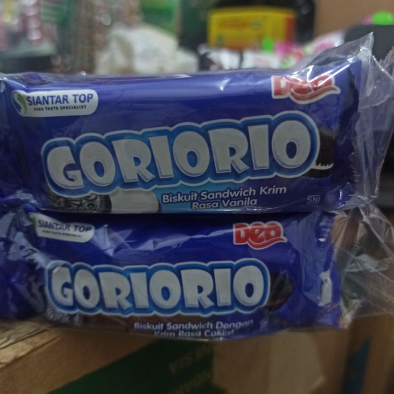 

Goriorio Snack Siantar Top Biskuit Sandwich Krim Rasa Cokelat Rasa Vanila