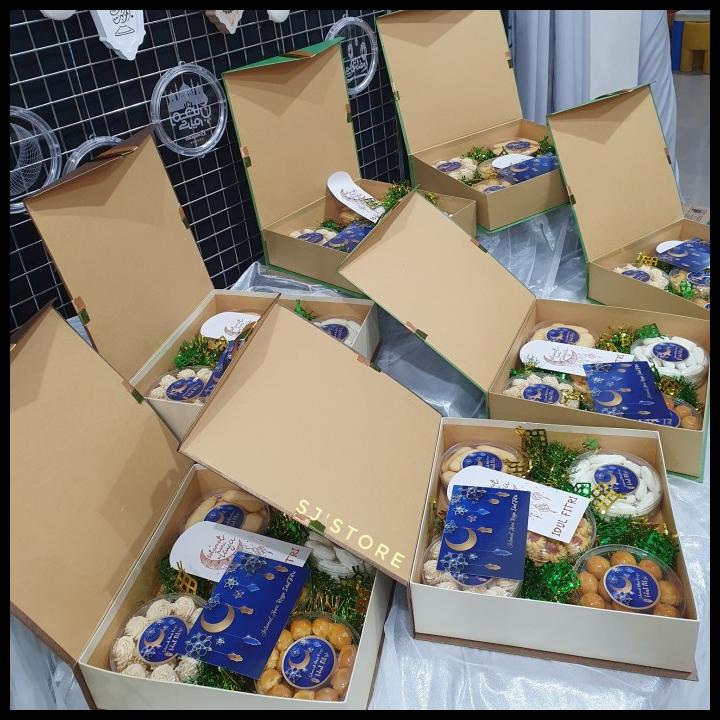 

Paket Box Hampers Lebaran Kue Kering Toples Murah 24