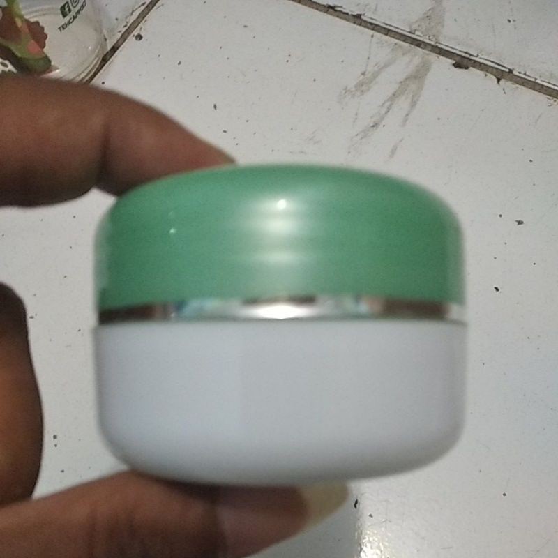POT KRIM 30gr HIJAU LUMUT PUTIH