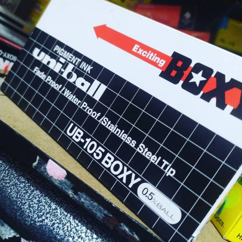 

Pulpen BOXY UNI BALL MITSUBISHI UB-105BOXY