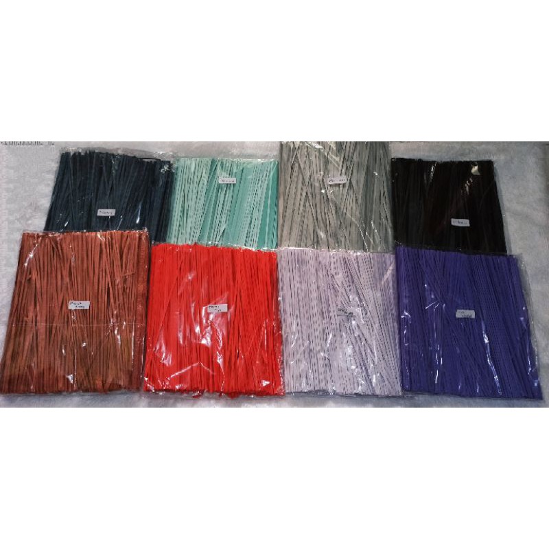 

Kertas Cacah Kertas Serut Shredded Paper Isi Hampers Gift Box Kardus Hitam Biru Pink Putih Orange Abu-abu Kuning hijau Ungu Coklat Navy Avocado Green tea Merah bata tua violet Tosca