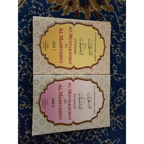 

kitab kata kata mutiara terjemahan kitab muntakhobat fi Al mahfudhot 1set 2jilid mahfudzot
