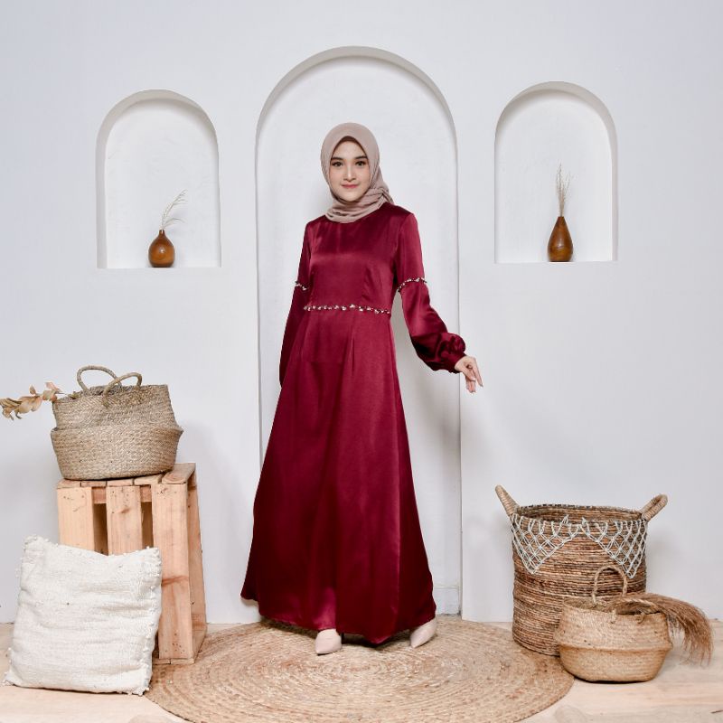 LAYLA DRESS YOUNGLADY OUTFIT dress kondangan gaun akad simple gaun wedding pernikahan baju muslim putih gaun lamaran elegan pakaian wanita pesta elegan fashion korea dres lebaran cantik anggun mewah nyaman gaun vintage bahan velvet maxmara fashion cantik