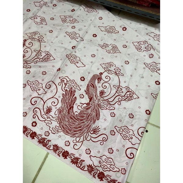 kain batik merak merah dasar putih