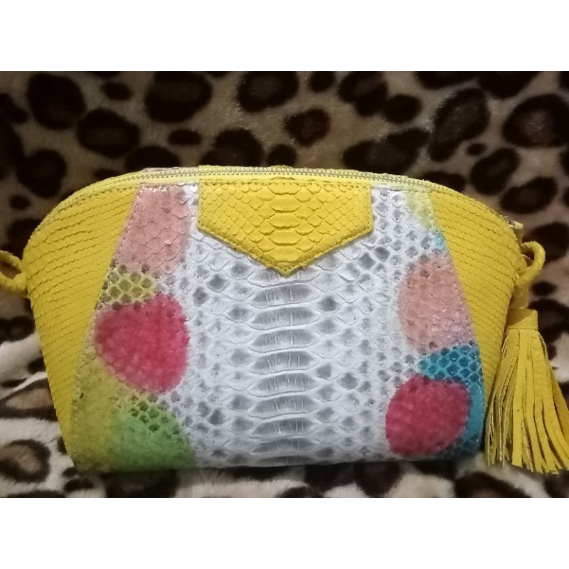 Tas kulit ular