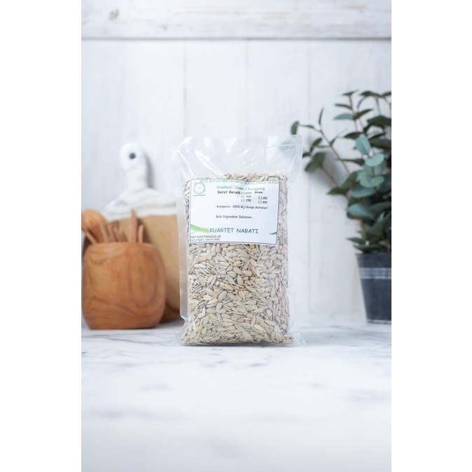 

Sunflower - Biji Bunga Matahari Oven - Kupas - Matang - Panggang 1 Kg