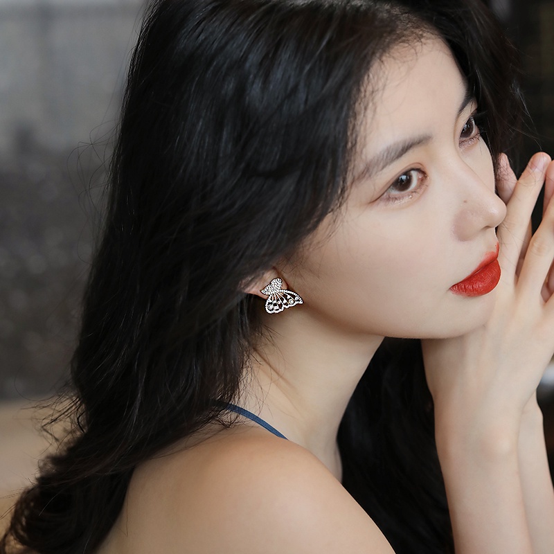 Anting Kupu-Kupu Berlian glitter Mutiara Yang Indah Aksesoris Telinga Korea Wanita