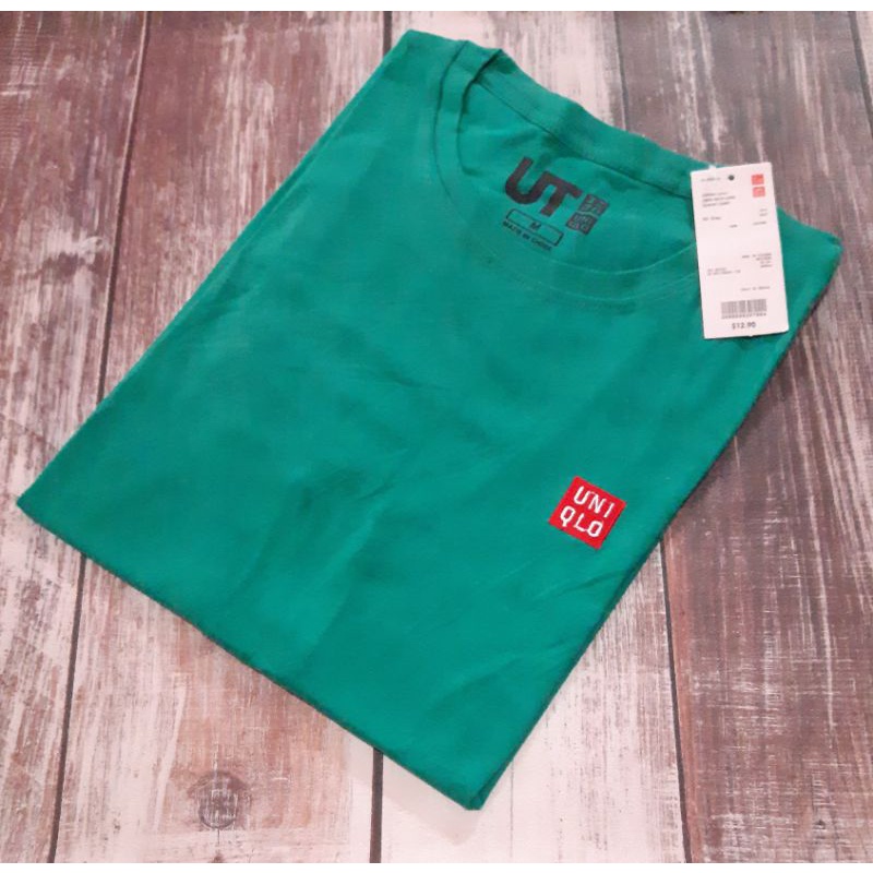 KAOS UNIQLO