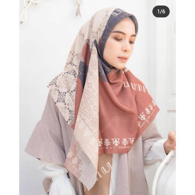 KANAKA SCARF RAJA AMPAT WEARING KLAMBY