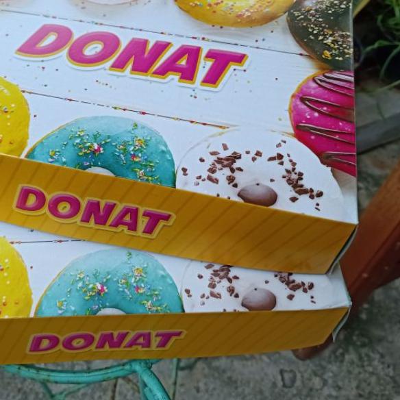 

dus donat isi 6/12 donat / box donat / ukuran 27x18.5x5.5