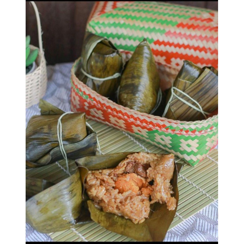 

Bacang isi daging babi telur asin